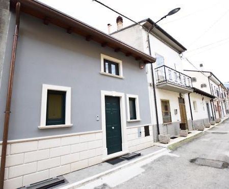 ...Ecche Se Dorme Panzió Castelvecchio Subequo Kültér fotó